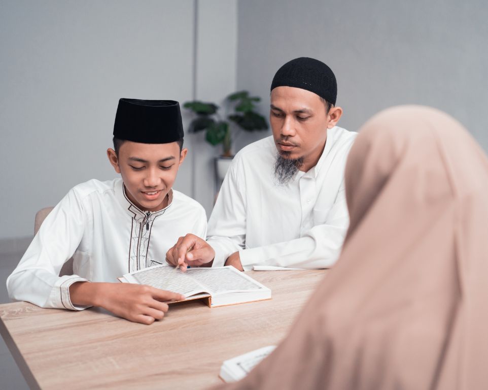 Sesiapa sahaja yang mahu mendalami kalam Allah awam
